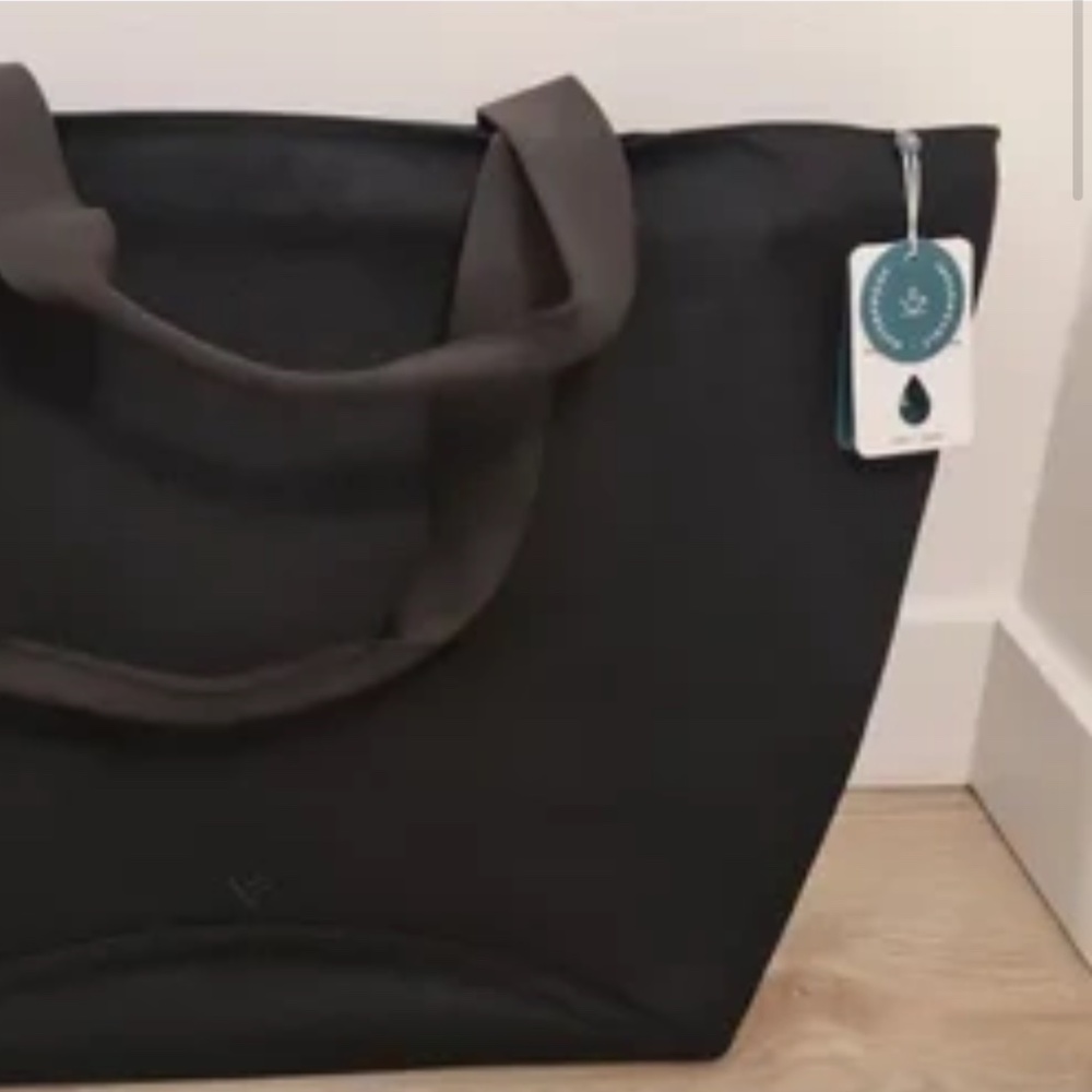 Vessi Waterproof Zippered Stratus Tote